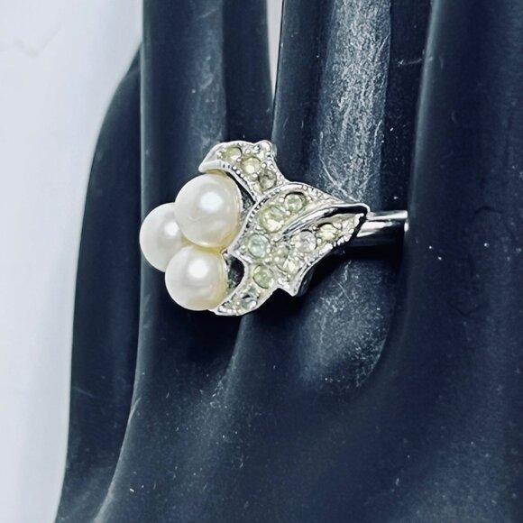 Avon Silver Tone, Clear Rhinestone & Faux Pearl Adjustable Statement Ring (R384) - Picture 3 of 6